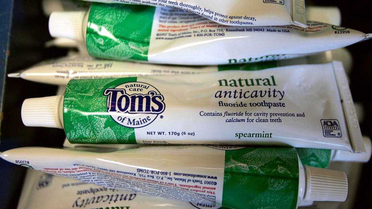 ยาสีฟัน Tom's of Maine ทำจากน้ำที่ปนเปื้อนแบคทีเรีย FDA กล่าว