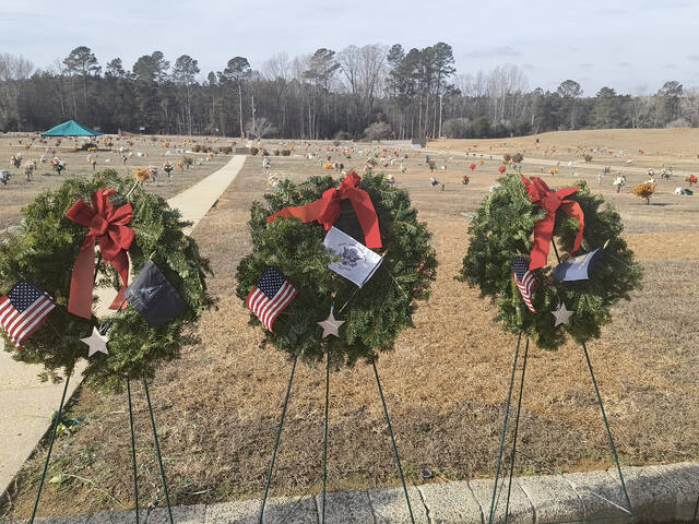 แอนสันเข้าร่วม Wreaths Across America