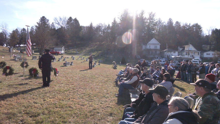 Maple Grove เชิดชูเกียรติทหารผ่านศึกที่เสียชีวิตด้วย Wreaths Across America