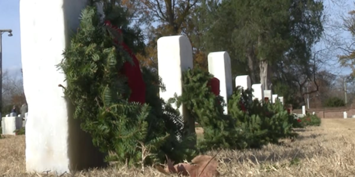 Wreaths Across America เป็นเกียรติแก่ทหารที่เสียชีวิตในสุสานแห่งชาตินิวเบิร์น