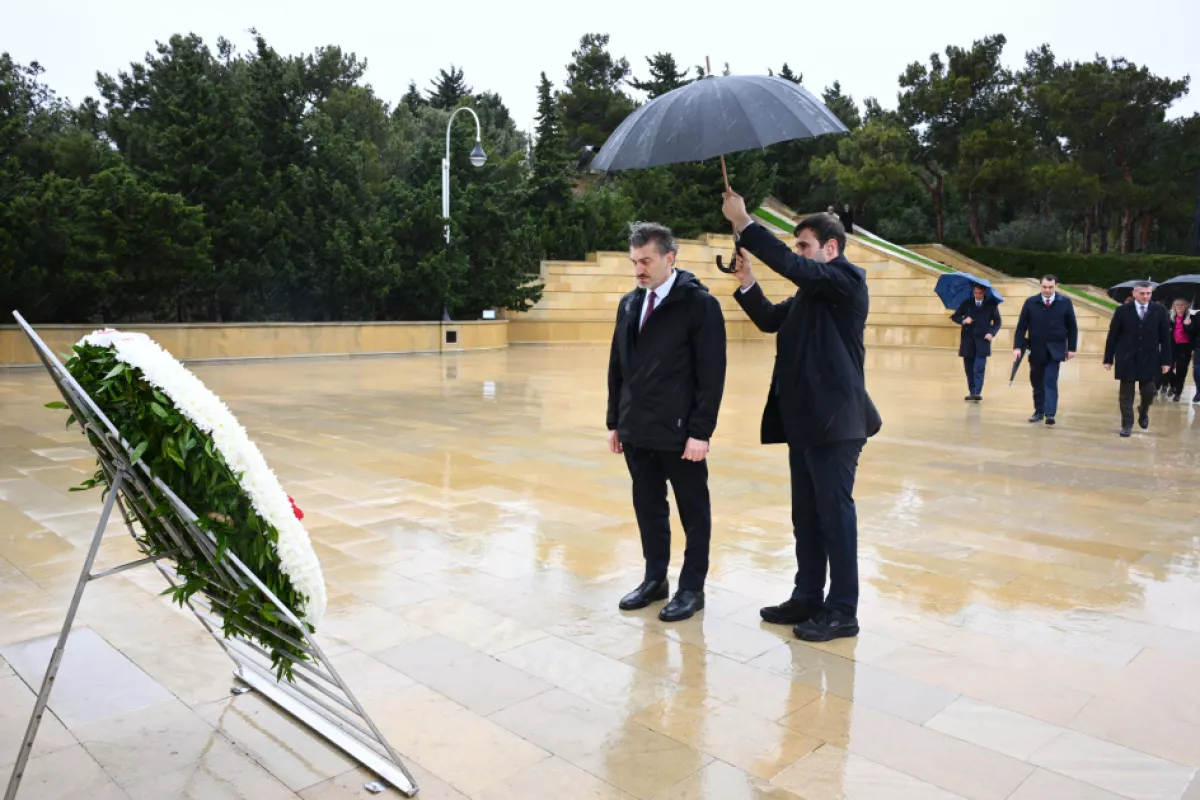 ประธานาธิบดีจอร์เจีย Kavelashvili วางพวงหรีดที่อนุสรณ์เปลวไฟนิรันดร์ในบากู