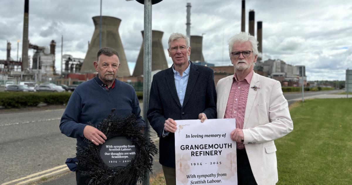 Alba Lay 'Wreath จาก Scottish Labor' ที่ Grangemouth