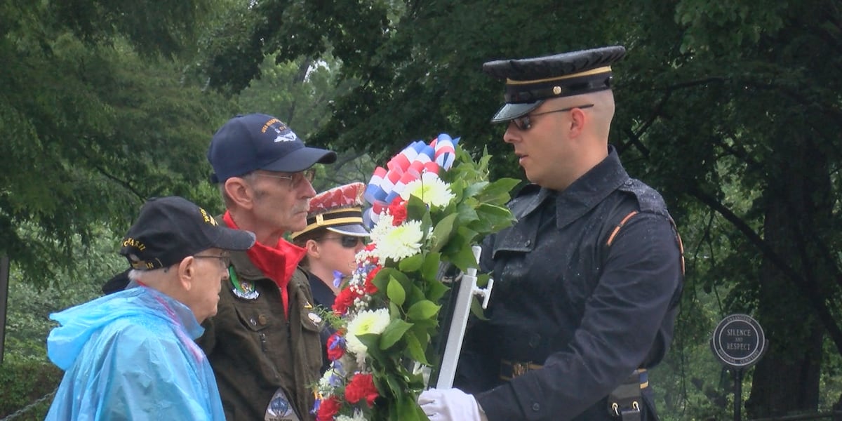 ทหารผ่านศึกนิวยอร์กวางพวงหรีดที่ Tomb of Unknown Soldier