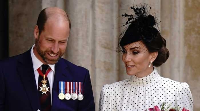 Prince William, Kate Drop Royal Titles จากโน้ตที่มาพร้อมกับพวงหรีดที่ระลึก
